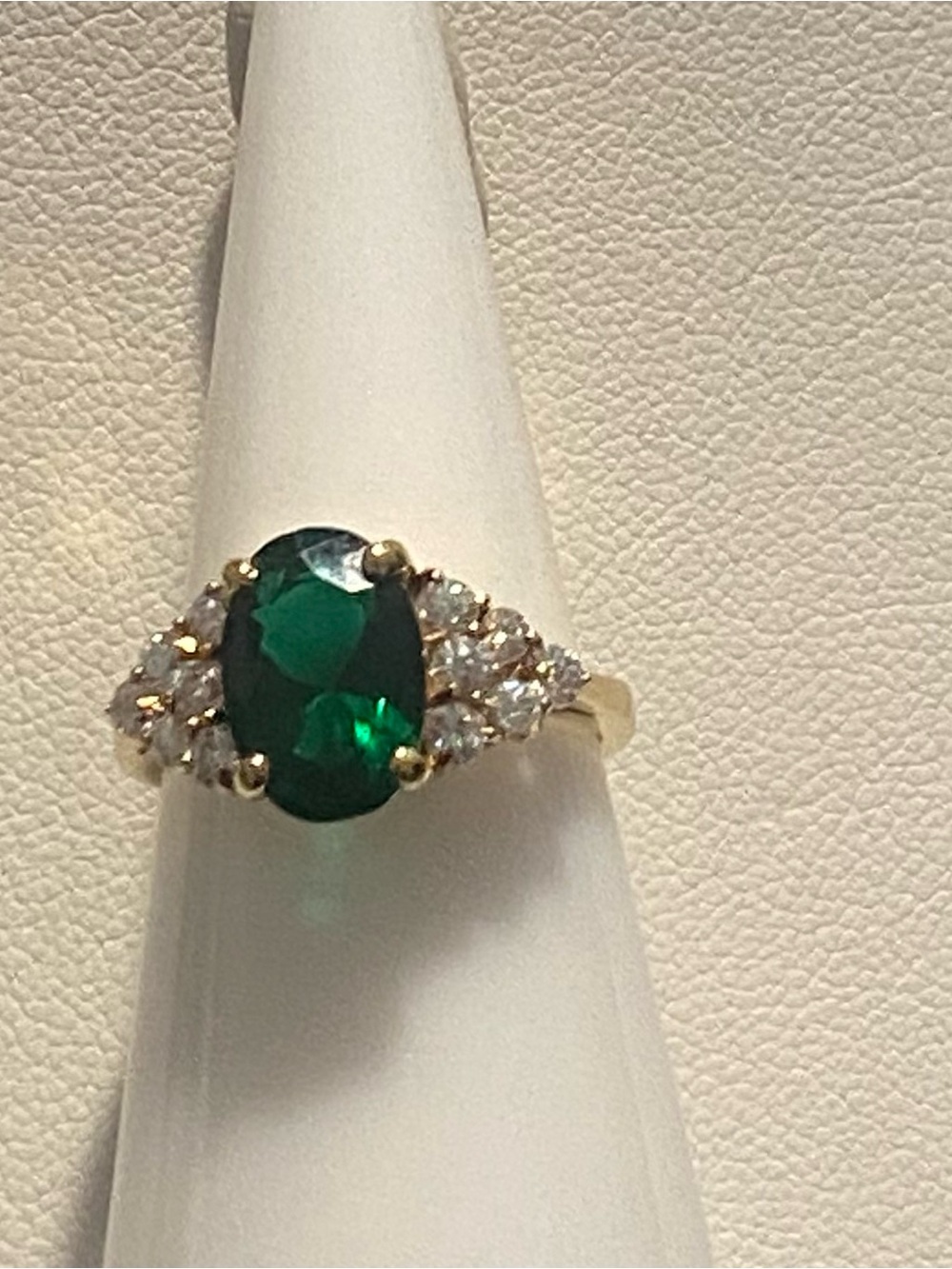 Emerald-Color Oval Ring with Side Stones - Picture 4 of 4
